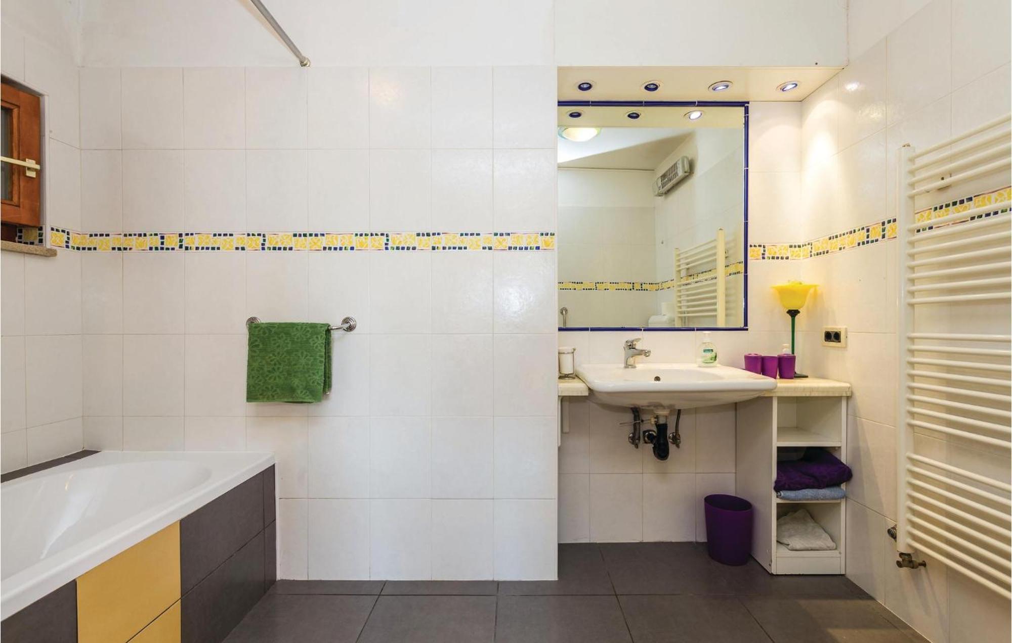 Stunning Apartment In Rijeka With 1 Bedrooms And Wifi Exterior foto